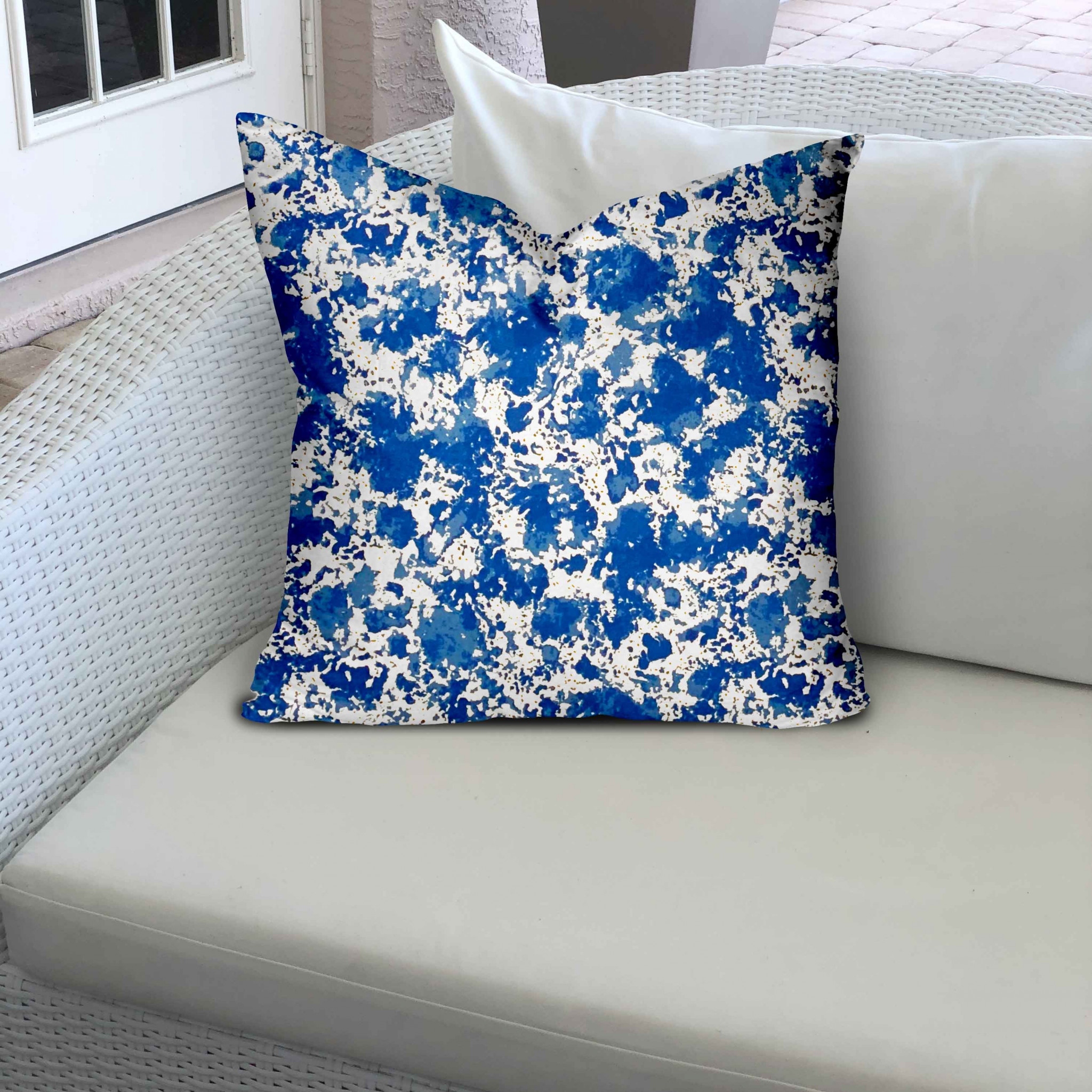 HomeRoots 14 X 14 Blue And White Enveloped Coastal Throw Indoor Outdoor Pillow Cover 4