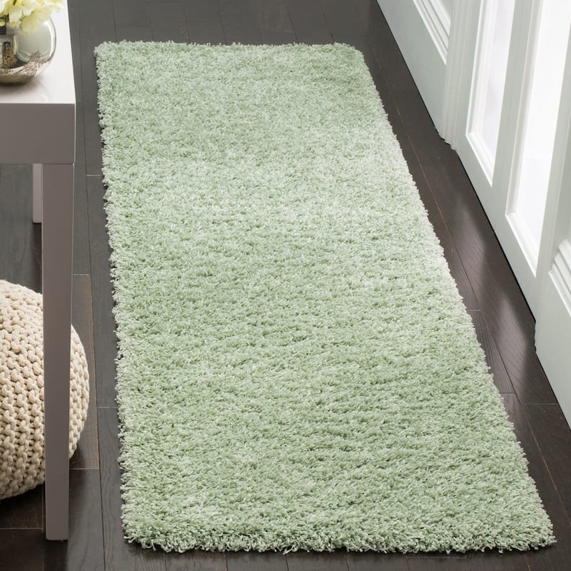 SAFAVIEH Laguna Shag Verdiana Solid Color 2-inch Thick Rug.