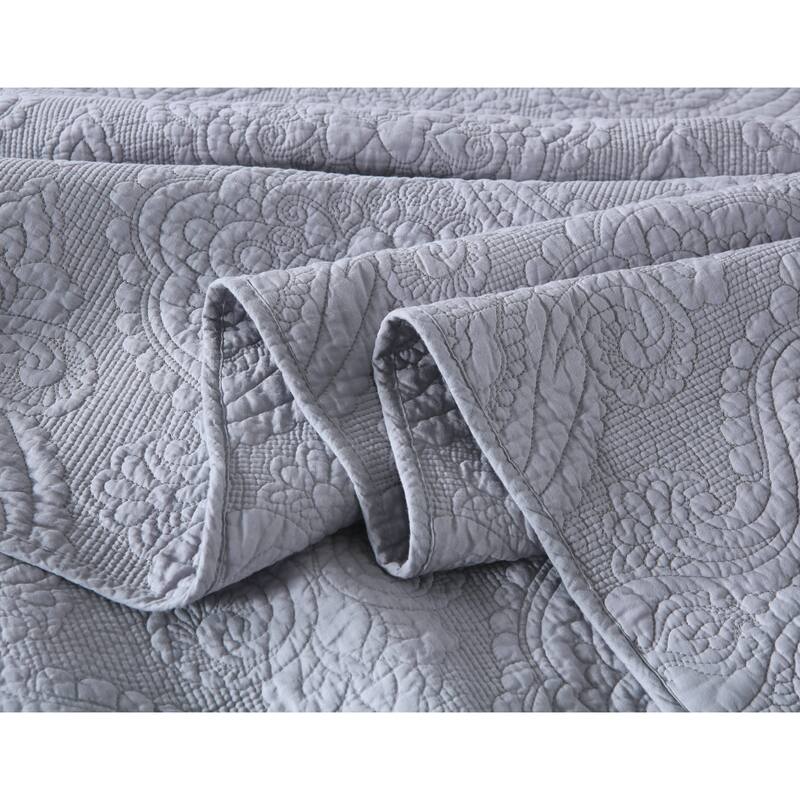 Reversible 3 Piece Damask Quilt Set by HULALA HOME