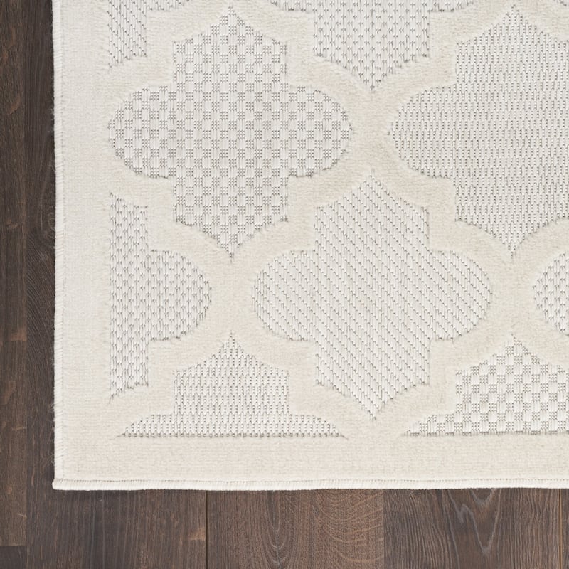 HomeRoots Contemporary Rectangle Outdoor Rug - 7' X 10'