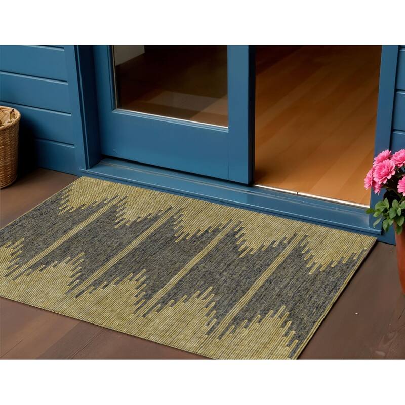 HomeRoots Abstract Transitional Rectangle Outdoor Rug - 3' x 5'