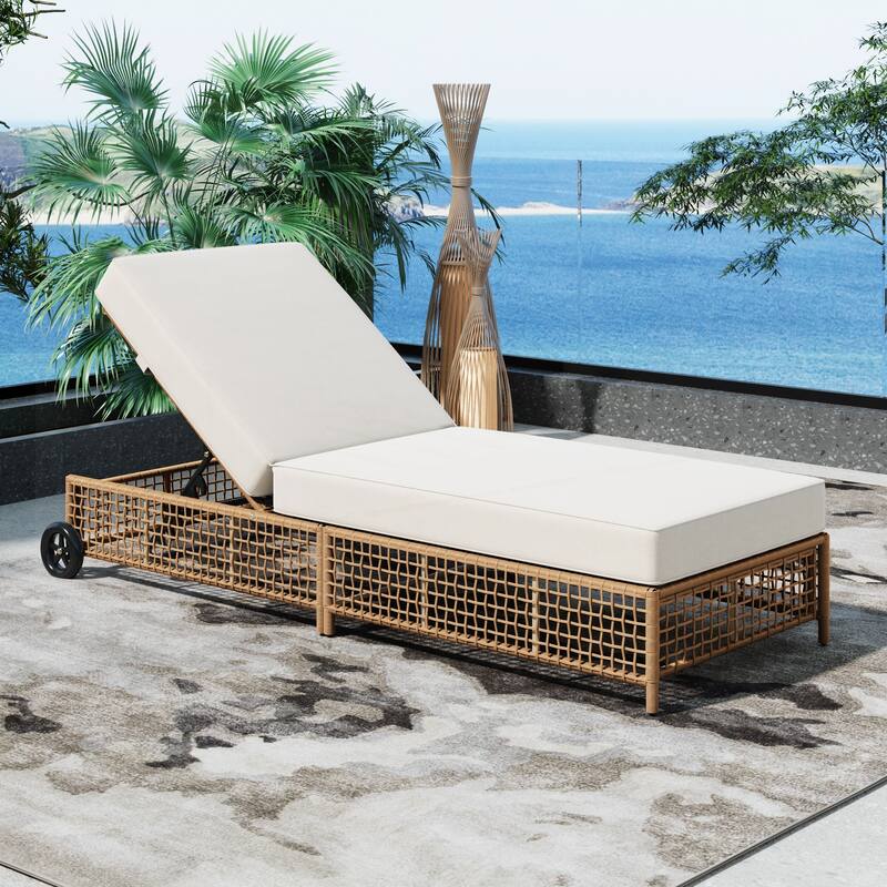 Outdoor Lounge Chair
