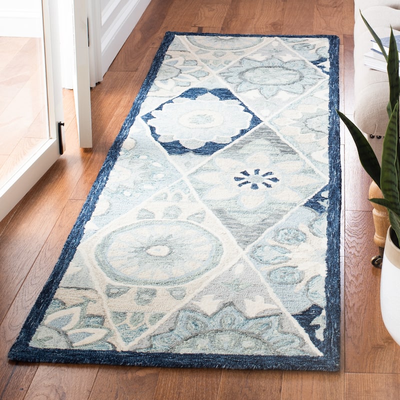 SAFAVIEH Handmade Suzani Cicely Floral Trellis Wool Rug - 2'3" x 8' Runner - Blue/Ivory