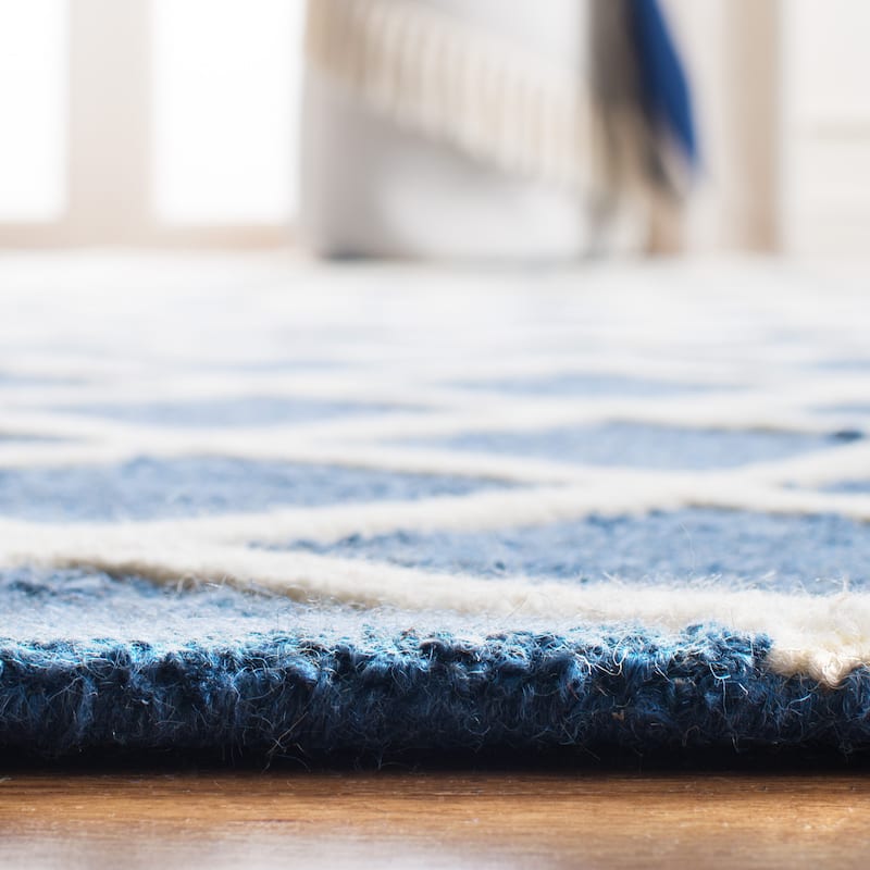 SAFAVIEH, Handmade Cambridge Siire Moroccan Trellis Wool Rug
