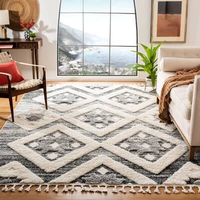 SAFAVIEH Moroccan Tassel Shag Nanke 2-inch Thick Rug