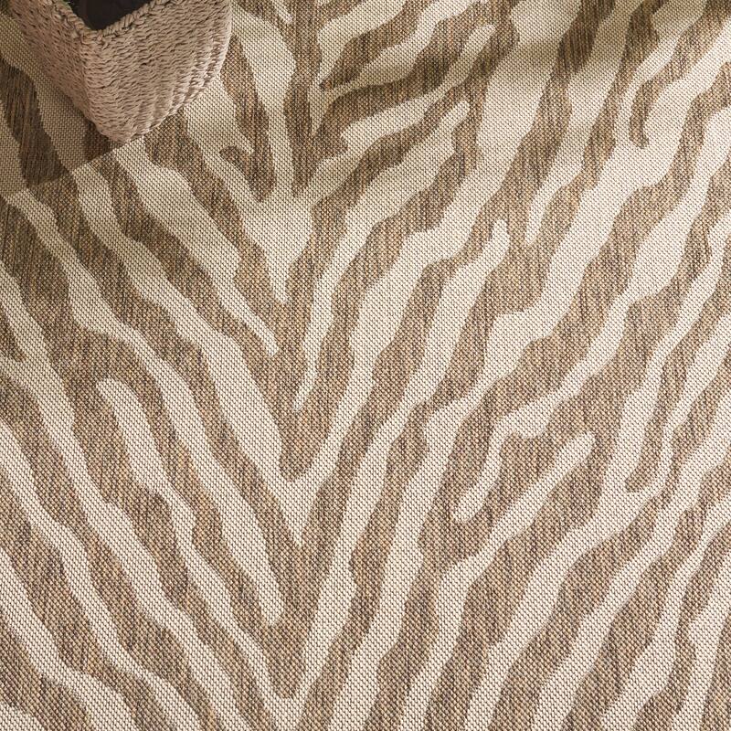 SAFAVIEH Beach House Horacia Indoor/ Outdoor Waterproof Patio Backyard Rug