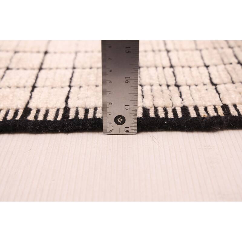 ECARPETGALLERY Hand Loomed Ananda Ivory Silk Rug - 5'6 x 8'5