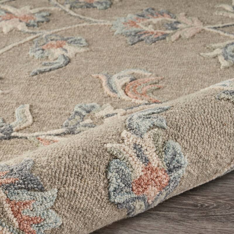 Sevita Mirroring Floral Bloom Area Rug - Overstock - 29401500
