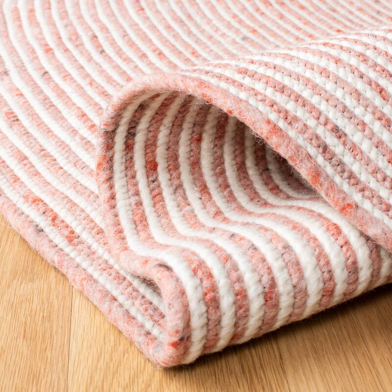 SAFAVIEH, Handmade Braided Bahrie Wool Rug