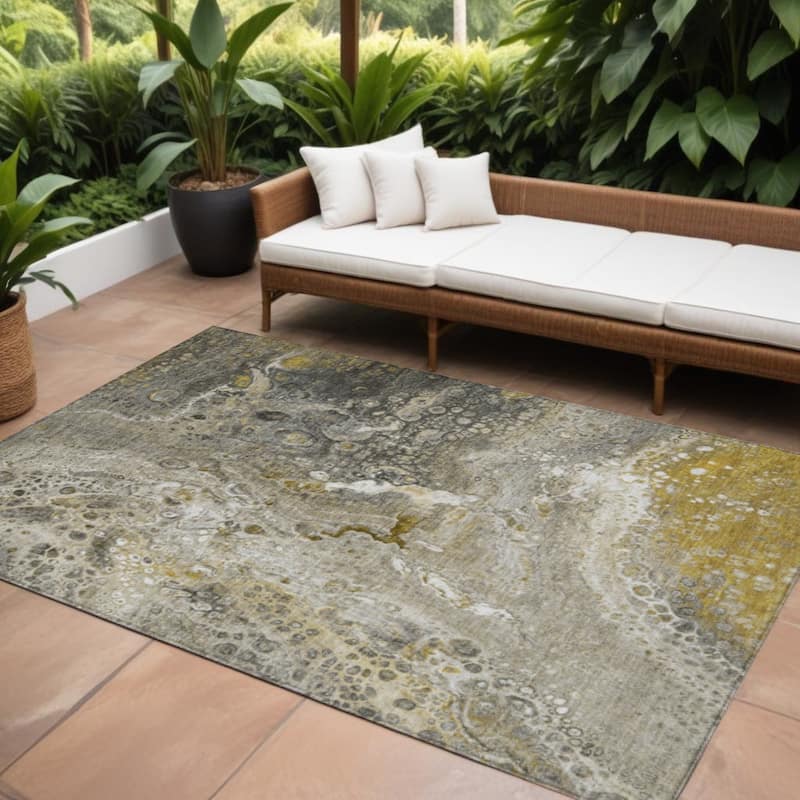 HomeRoots Abstract Contemporary Rectangle Outdoor Rug - 10' X 14'