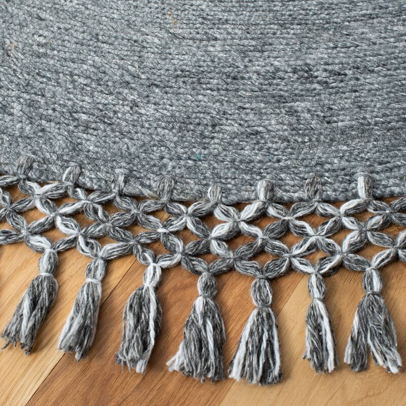 SAFAVIEH Handmade Sahara Iridian Tassel Rug