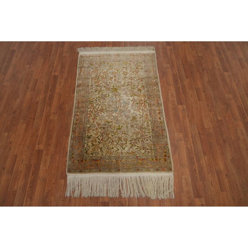 Hand Knotted Traditional Silk Beige Floral Area Rug - 5' 7'' X 3' 4''