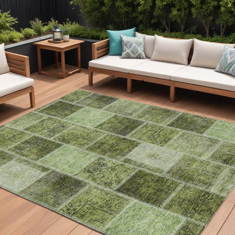 HomeRoots Patchwork Transitional Rectangle Outdoor Rug - 9' X 12'