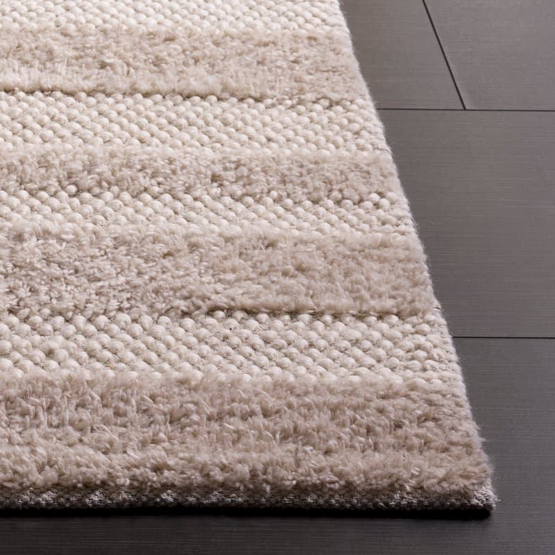 SAFAVIEH Handmade Natura Morane Wool Rug