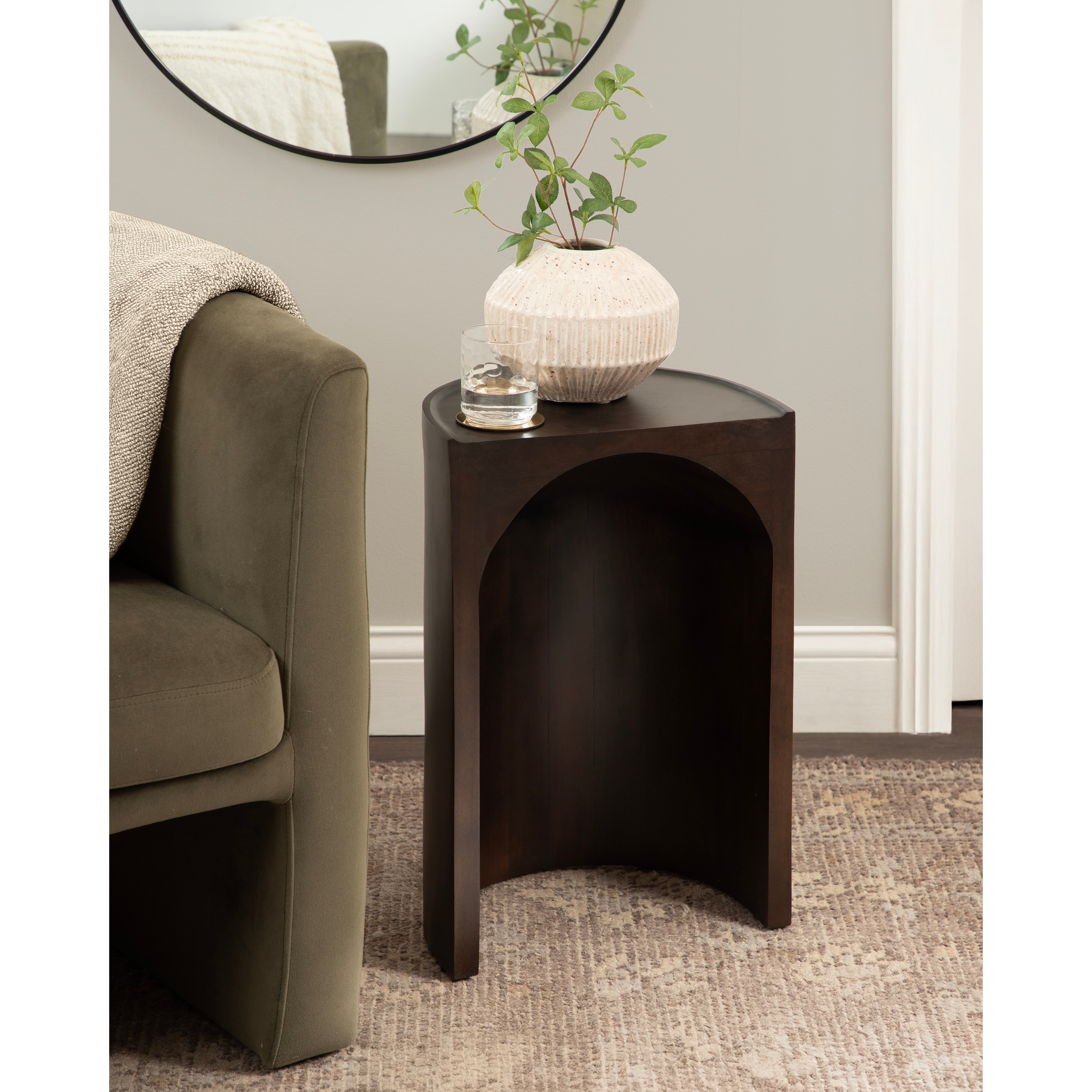 Kate and Laurel Metros Wood Arched Side Table - 14x10x22