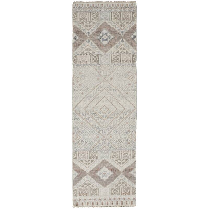 Grand Bazaar Eckhart Hand Knotted Diamond Transitional Area Rug