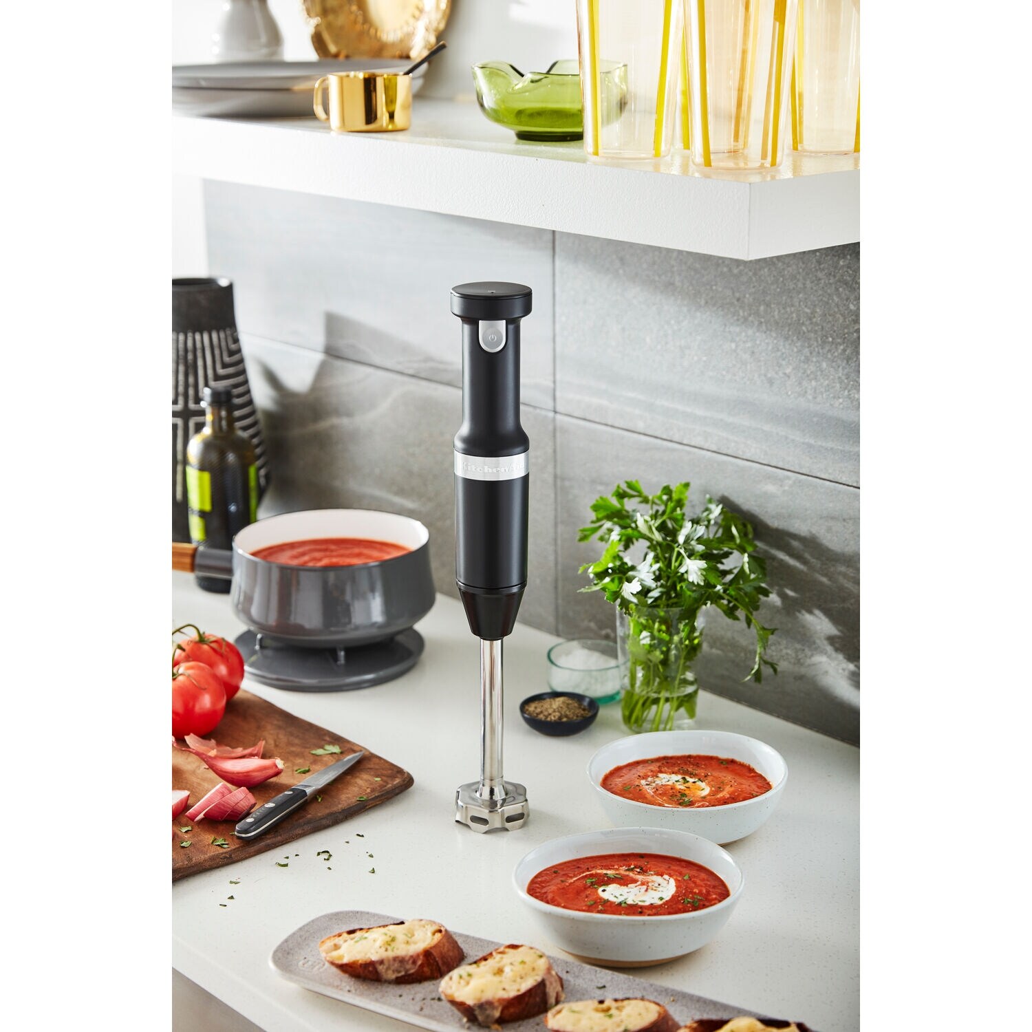 https://ak1.ostkcdn.com/images/products/is/images/direct/2e0db022b99d7a00ecb889d0cf39eccec3bd70d4/KitchenAid-Cordless-Variable-Speed-Immersion-Blender-in-Black-Matte-with-Blending-Jar.jpg