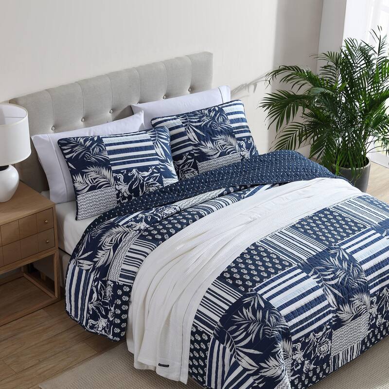 Nautica Avalon Patchwork Print Reversible Lightweight Cotton Quilt (Navy, 3 Piece Set)