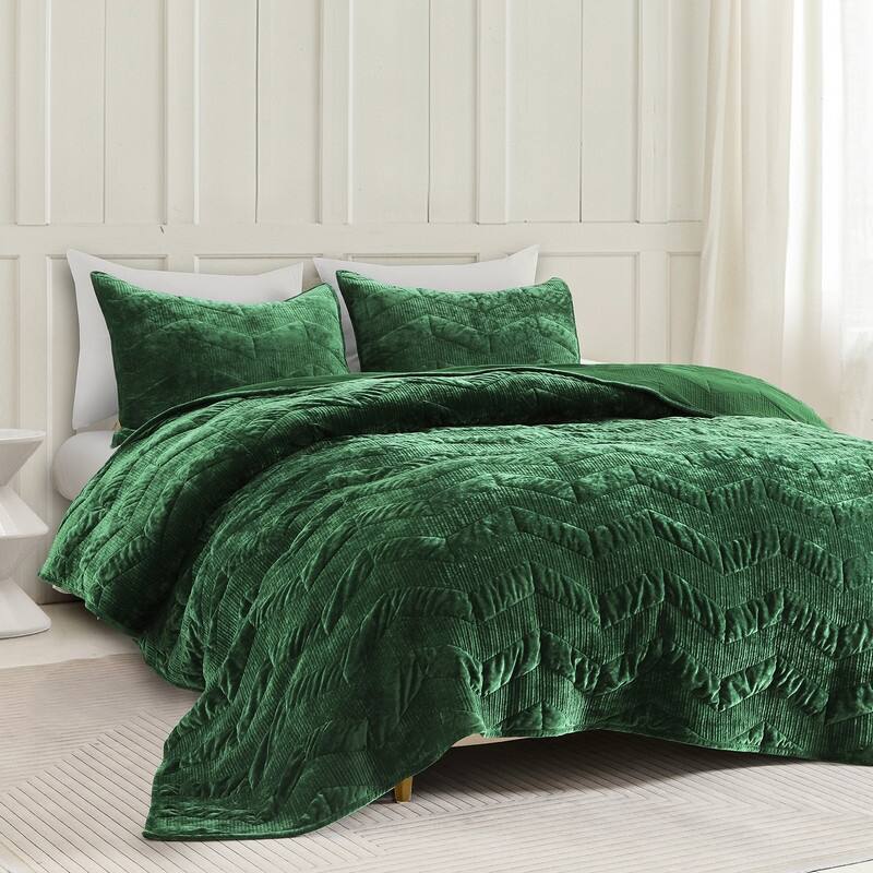 Wonderful Diamond Velvet 3 Piece Quilt Set