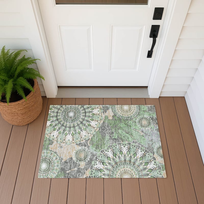 Machine Washable Indoor/ Outdoor Traditional Pinwheel Chantille Rug - Green - 1'8" x 2'6"