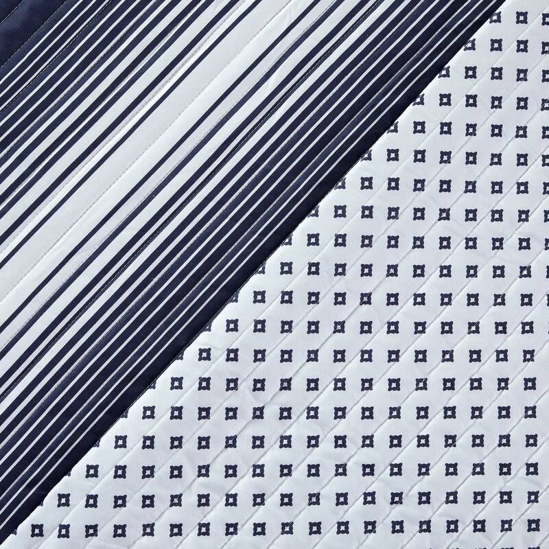 Luxurious Striped Microfiber Quilt Set With Shams