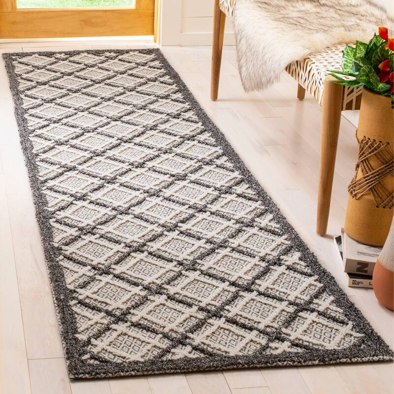 SAFAVIEH Handmade Trace Chastity Modern Wool Rug - 2'3" x 8' Runner - Dark Grey/Light Grey