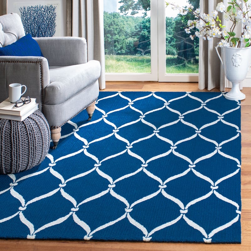 SAFAVIEH Handmade Four Seasons Shobha Floral Rug - 3'6" x 5'6" - Light Blue/Ivory