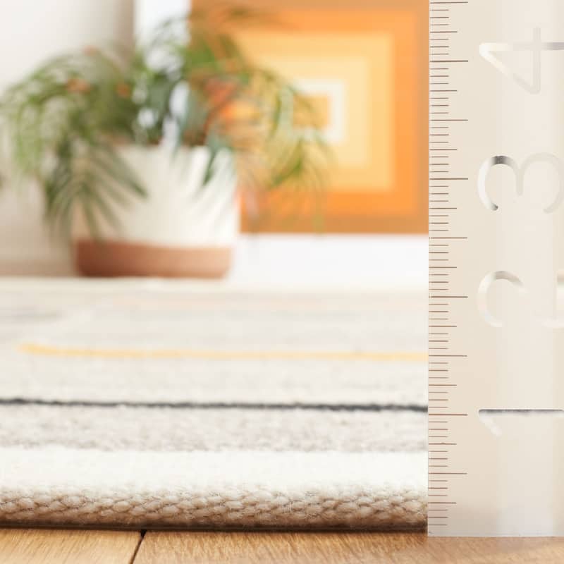 SAFAVIEH Handmade Kilim Quyen Boho Stripe Wool Rug