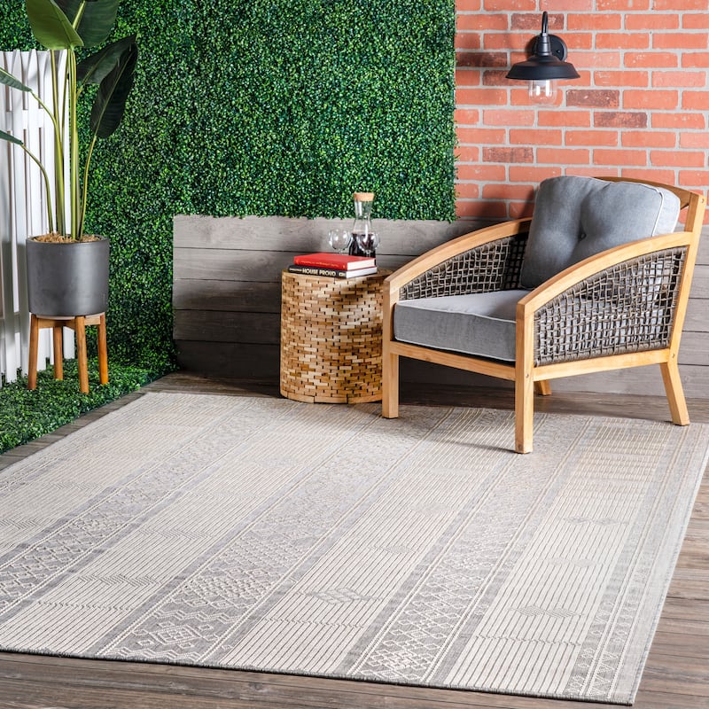Nuloom Leigh Ethnic Stripes Indoor/Outdoor Area Rug - 5' x 8' - Light Grey