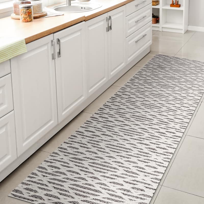 JONATHAN Y Jazz High-Low Pile Moroccan Diamond Modern Indoor/Outdoor Area Rug