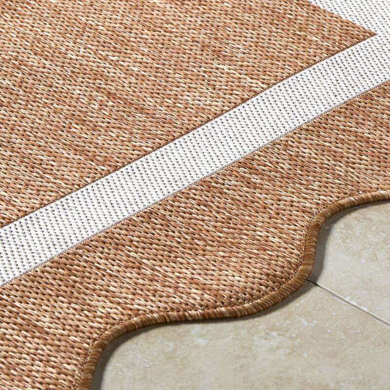 Livabliss Miami Beach Traditional Indoor / Outdoor Area Rug