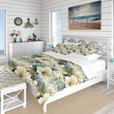 Designart "Natural Tranquility Tropical Pattern" Green Floral Bedding Cover Set With 2 Shams