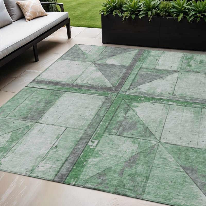 HomeRoots Geometric Transitional Rectangle Outdoor Rug - 5' X 8'