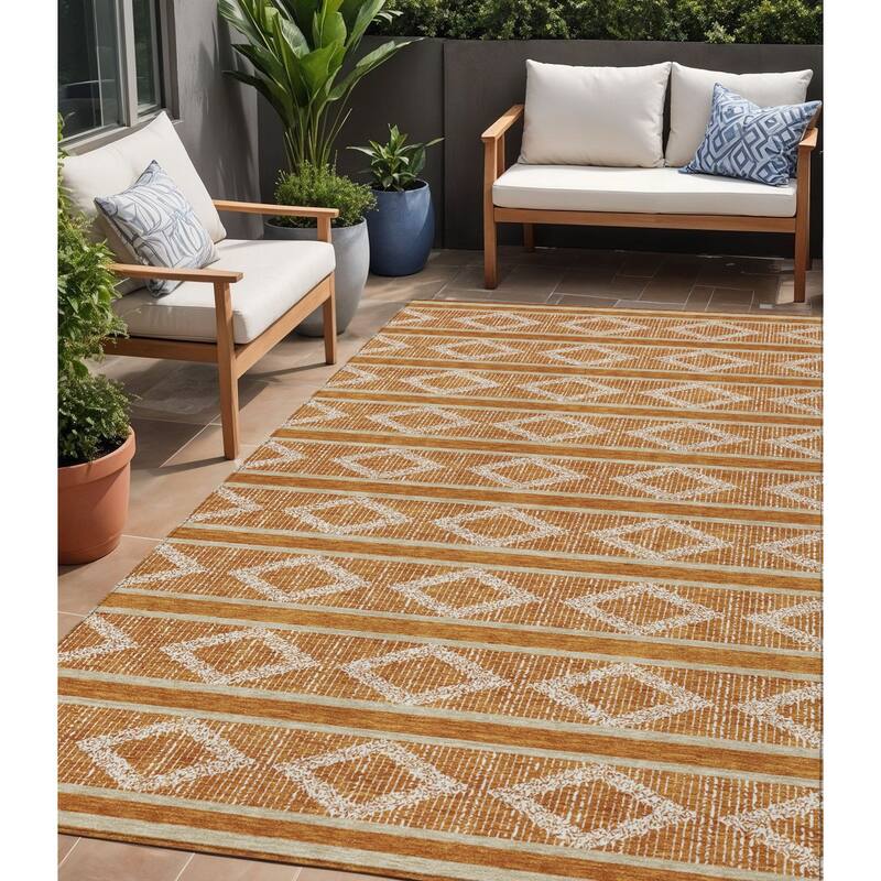 HomeRoots Geometric Transitional Rectangle Outdoor Rug - 5' X 8'