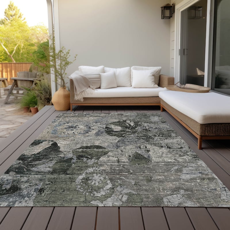 Machine Washable Indoor/ Outdoor Abstract Leaves Chantille Rug