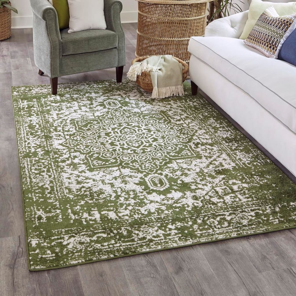 Traditional Brenda Collection Area Rug