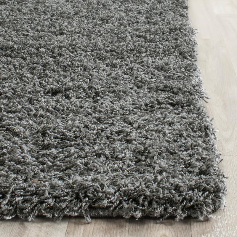 SAFAVIEH Laguna Shag Verdiana Solid Color 2-inch Thick Rug.