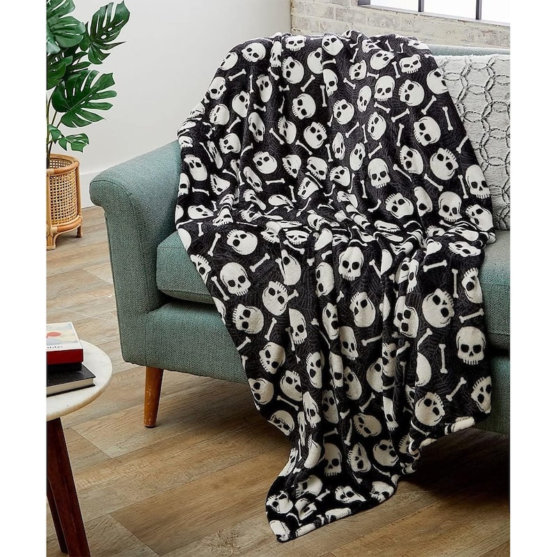Décor&More Happy Halloween Microplush Throw Blanket (50In x 60In) - Creepy Skull