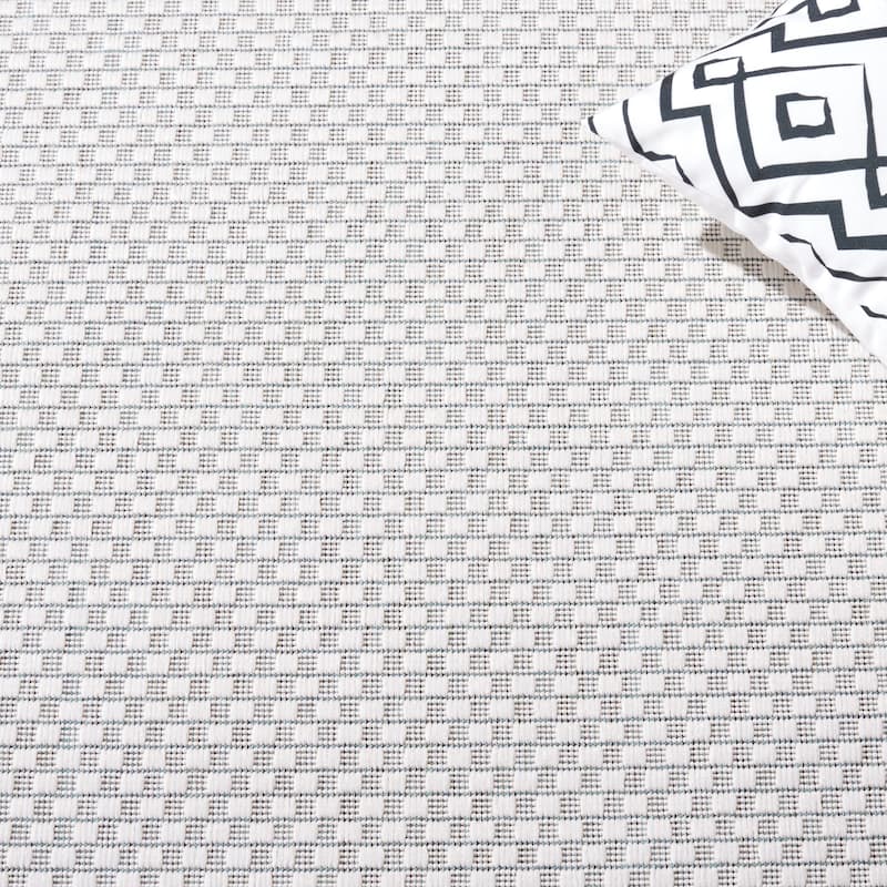 SAFAVIEH Courtyard Vickie Indoor/ Outdoor Waterproof Patio Backyard Rug