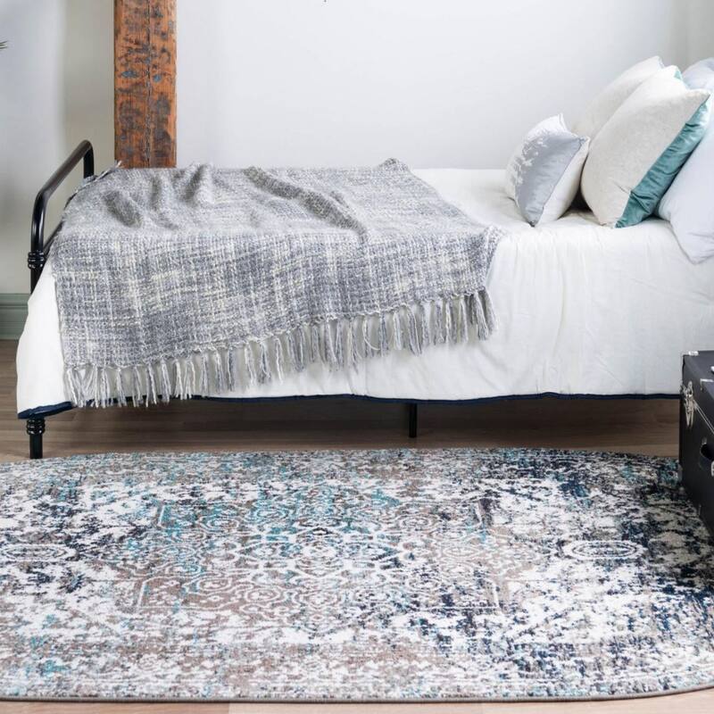 Traditional Brenda Collection Area Rug