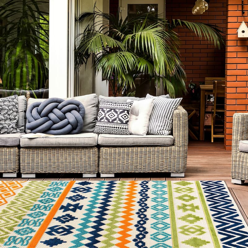 Troyes Contemporary Bohemian Indoor/Outdoor Area Rug - 5'x7'
