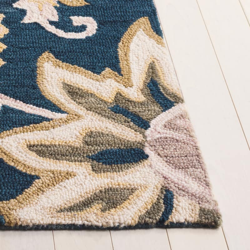 SAFAVIEH Handmade Blossom Katerinka Wool Rug