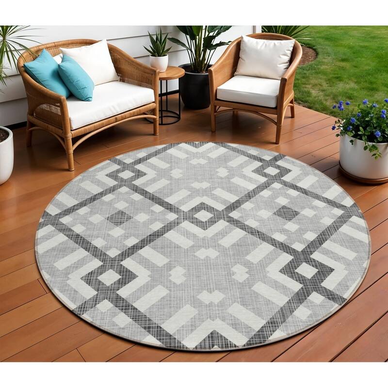 HomeRoots Geometric Transitional Rectangle Outdoor Rug - 8' Round