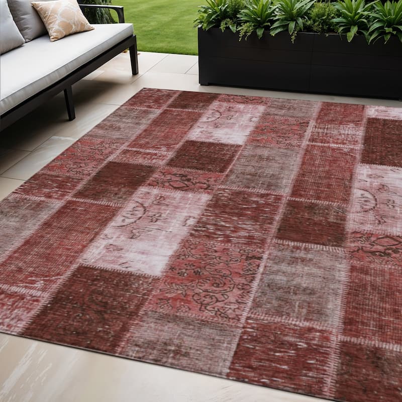 HomeRoots Patchwork Traditional Rectangle Outdoor Rug - 5' X 8'