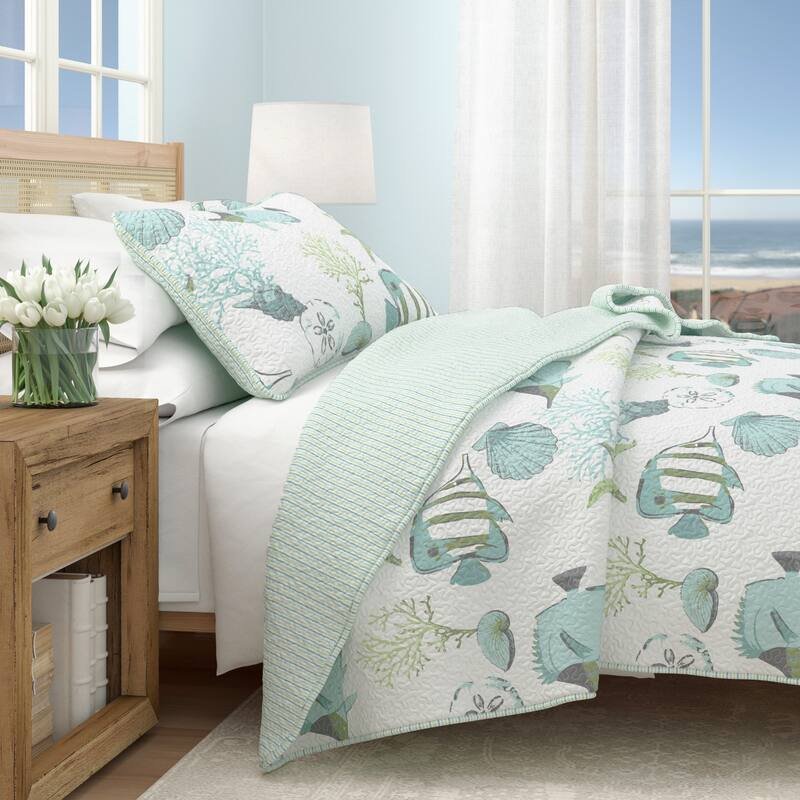 Linery & Co. Coastal Microfiber Quilt Set With Shams. - Fish & Coral - Queen