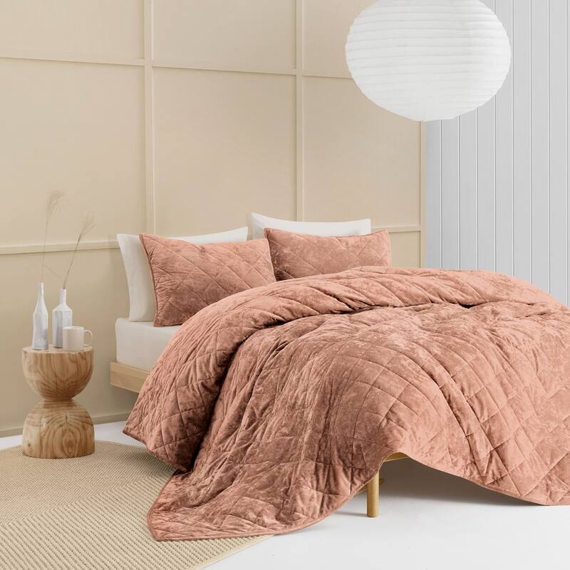 Wonderful Diamond Velvet 3 Piece Quilt Set