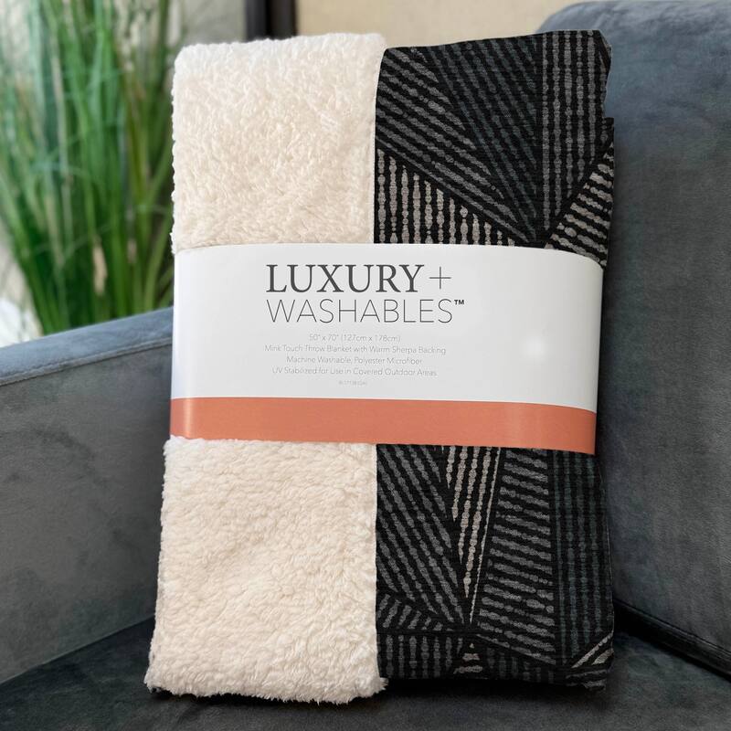 Premium Machine Washable Modern Geo Sherpa Throw Blanket