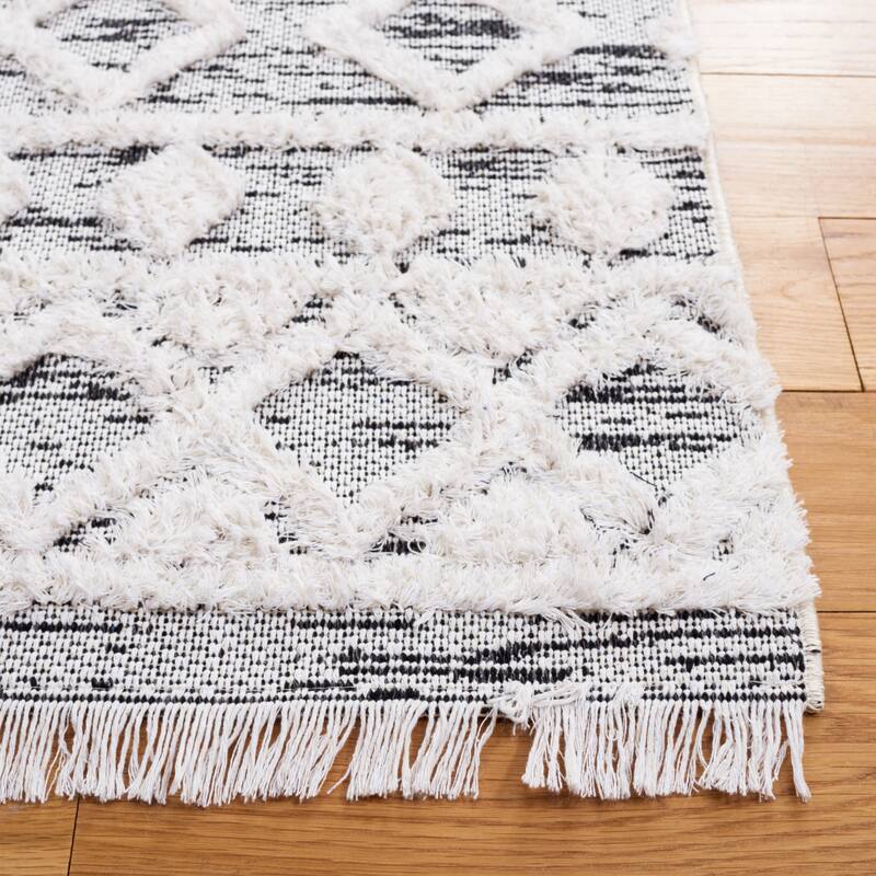 SAFAVIEH Augustine Tahmina Moroccan Boho Fringe Rug