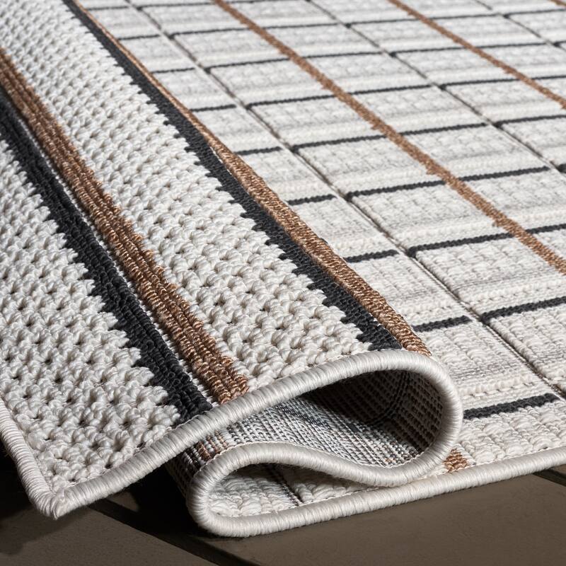 SAFAVIEH Veranda Tiziana Washable Indoor/Outdoor Rug - Weather Resistant & Easy Cleaning