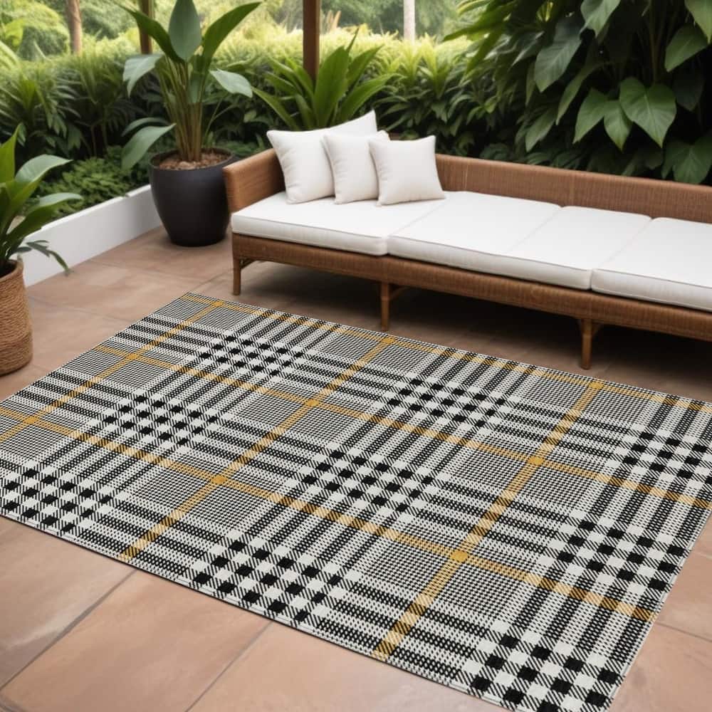HomeRoots Plaid Transitional Rectangle Outdoor Rug